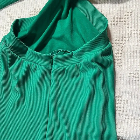 Chic Backless Green Dress - Picture 7 of 8